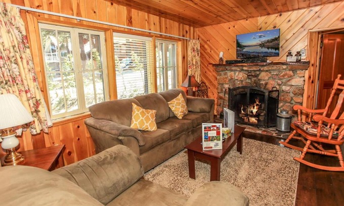Big Bear Lake House | All Seasons Chateau - Beautiful cozy cabin and just couple steps away from Bear Mountain Resort