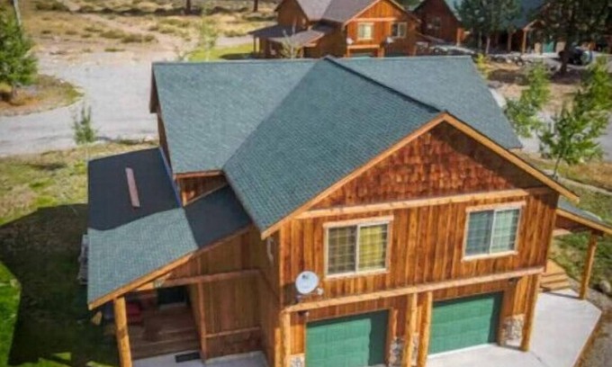 Winthrop House | All Seasons Mountain Retreat-Ski trails/FAST Wi-Fi