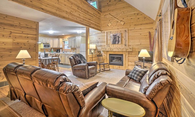 Irons Cabin | All-Seasons Woodland Escape: Fire Pit, Grill!