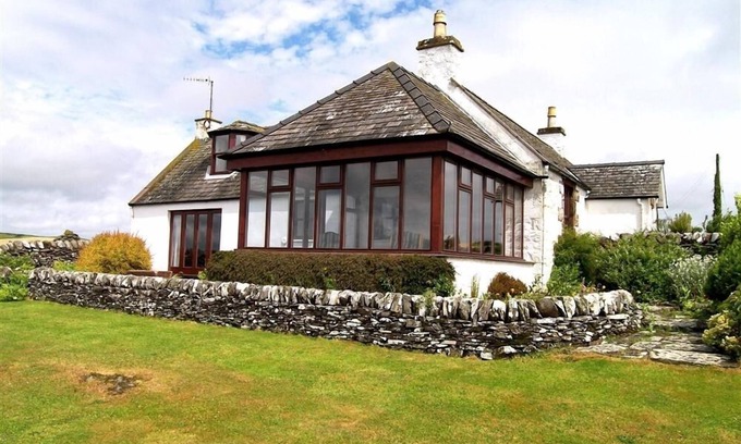Kirkcudbright Cottage | Allanhead Cottage - a cottage that sleeps 8 guests in 3 bedrooms