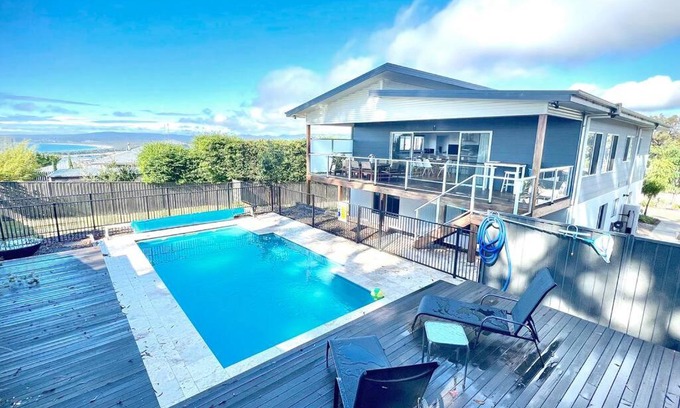 Mirador House | Allawah - 5 bedroom luxury home with a pool