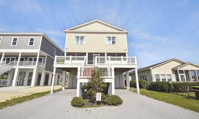 Atlantic Beach House | Allen House - 2nd Row Home in Atlantic Beach - 6 Bedrooms w/Private Bathrooms. *Unobstructed Ocean Views*