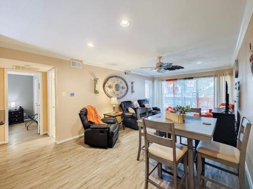 Walden on Lake Conroe Apartment | Alluring Lakefront Condo