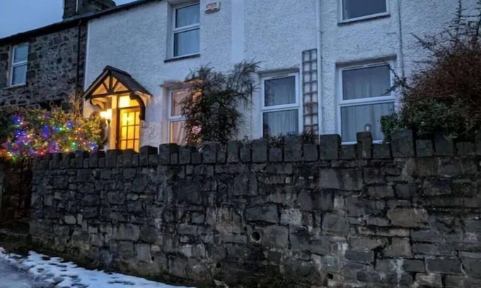 Penmaenmawr Cottage | Alma's Cottage in N. Wales quirky & cosy.nGreat views and for exploring. n