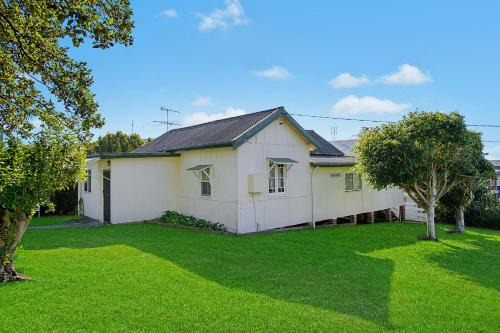 Crescent Head House | Almare 7 Gowing Street