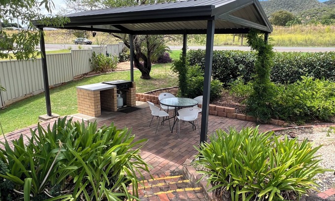 East Tamworth Hotel | Almond Inn Motel