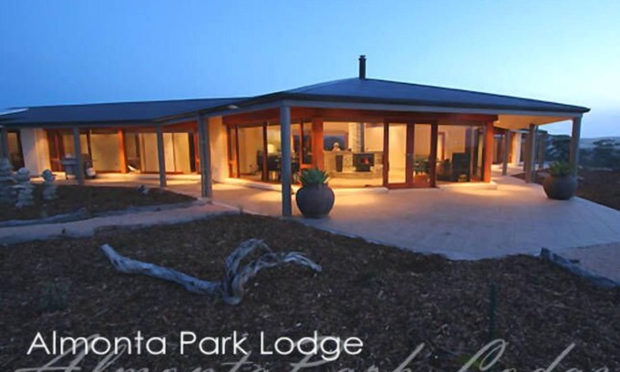 Lake Wangary Cabin | Almonta Park Lodge