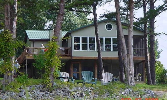 Townville House | Almost Level Lot, Dock with Sun Deck, Pontoon rental, (25 min. from Clemson)