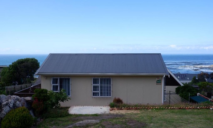 Betty's Bay Apartment | Aloe Ocean Flatlet