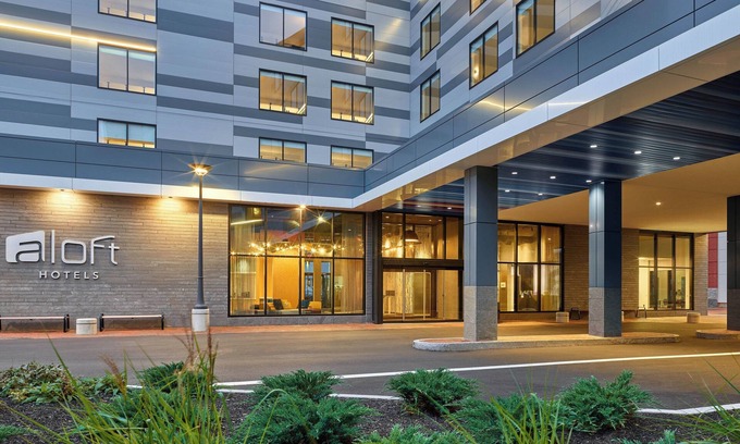 Portland Hotel | Aloft Portland Downtown Waterfront ME