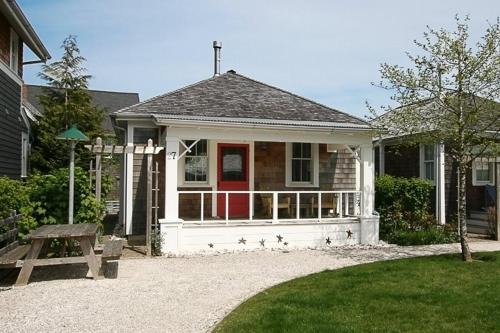 Seabrook House | Aloha Cottage at Seabrook Hospitality