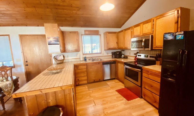 Kapoho House | Aloha Hideaway in Hawaiian Beaches . Walking distance to the ocean!