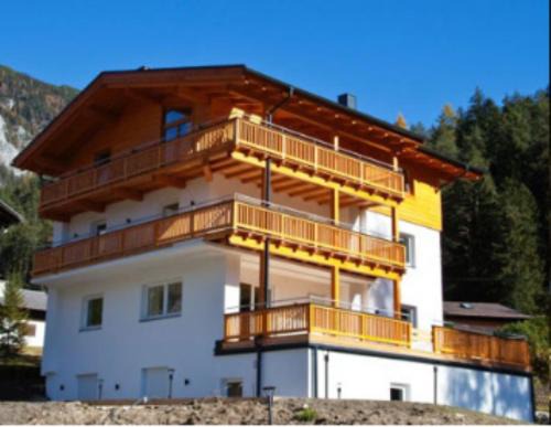 Weidach Apartment | Alpenmond Appartment Halbmond
