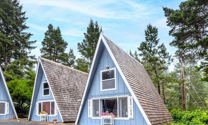 Otter Rock House | Alpine Chalet #11 Full Loft - Otter Rock, OR