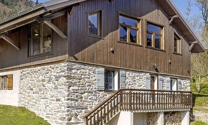 Vacheresse Ski Chalet | Alpine Chalet 1819 a beautiful Savoyard farmhouse, luxury chalet for 6–9 guests.