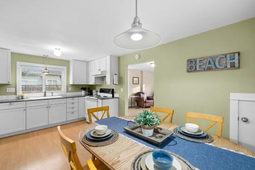 Rockaway Beach House | Alpine Coast Cottage - Meredith Lodging
