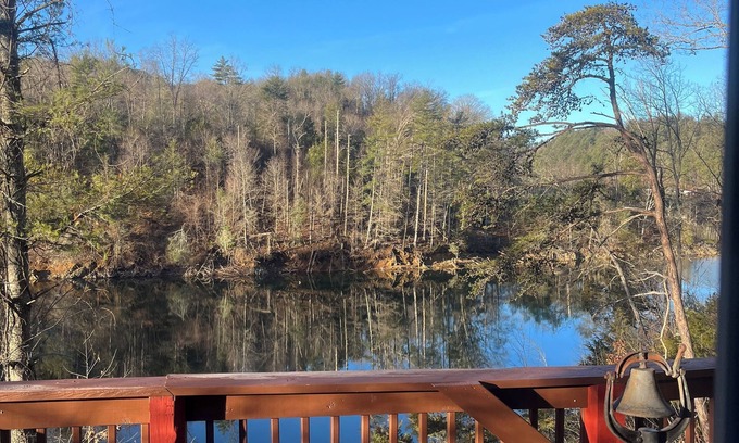 Butler Cabin | Alpine Lake House, Waterfront/Private Dock, Hot Tub, Kid/Pet Friendly