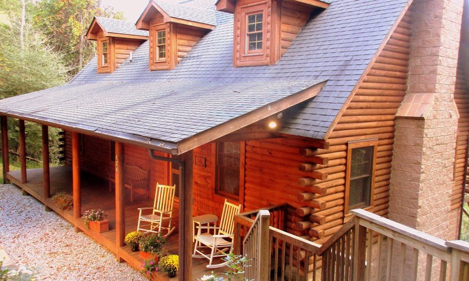 Seven Devils Cabin | ALPINE LOG CABIN/COZY, COMFORTABLE, MODERN/BLUE RIDGE MOUNTAINS NEAR BOONE N.C.