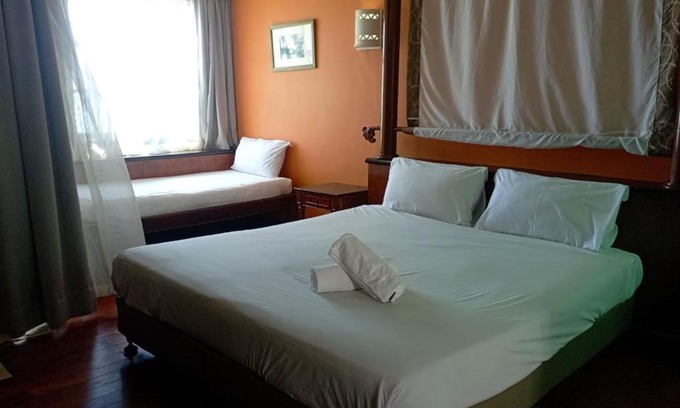 Taman Tanjung Ski Chalet | Alpine LXPD Full Seaview Water Chalet