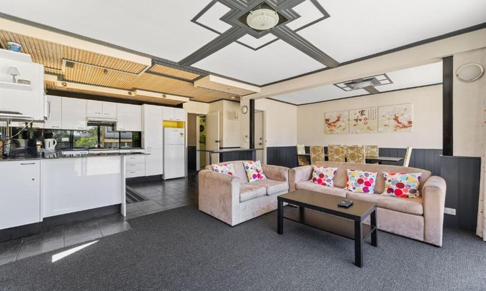 Jindabyne House | Alpine Mountain View 39 - 3BR l Swimming Pool l Air-Con l WiFi