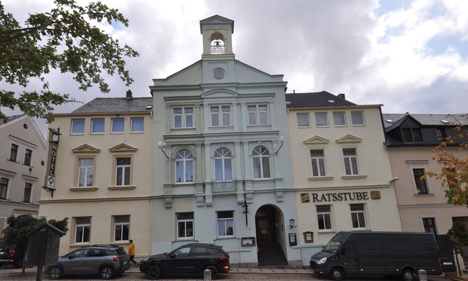 Eibenstock House | Alpine skiing, biking, summer toboggan run, hiking, bathing gardens