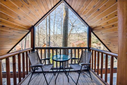 White Oak Lodge House | Alpine Spirit - Smoky Mountain Family Fun!