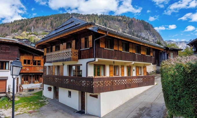 Morzine Ski Chalet | Alptitude Chalet Moulins - spacious chalet in a great location