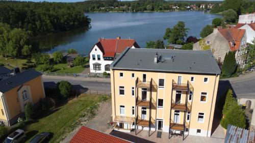 Lychen Apartment | Alt-Berliner Schwanenhof - Ferienwohnungen Lychen