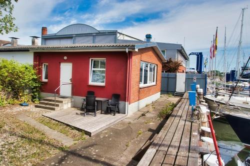 Ronnau House | Alte Segelschule
