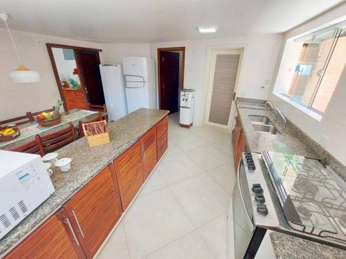 Jardim Virginia House | Alto padrão com piscina 300m da praia