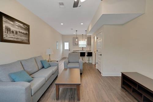 Clarksville Apartment | Altog2 Immense Unit 2bd 25 Bth