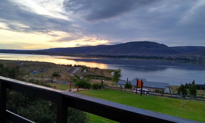 Macrozona Bahia Redonda y Primeros Faldeos Hotel | Altos de Soberana - Hostería con una maravillosa vista al lago Argentino.
