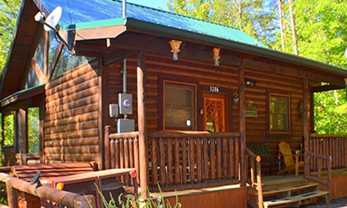 Gatlinburg - Pigeon Forge Cabin | Always Kiss Me Goodnight 1 Bedroom Cabin by RedAwning