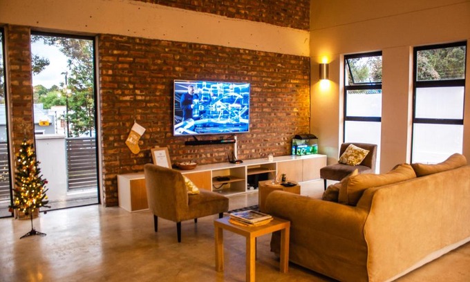 Grahamstown Bed & Breakfast | Amabwe Guesthouse