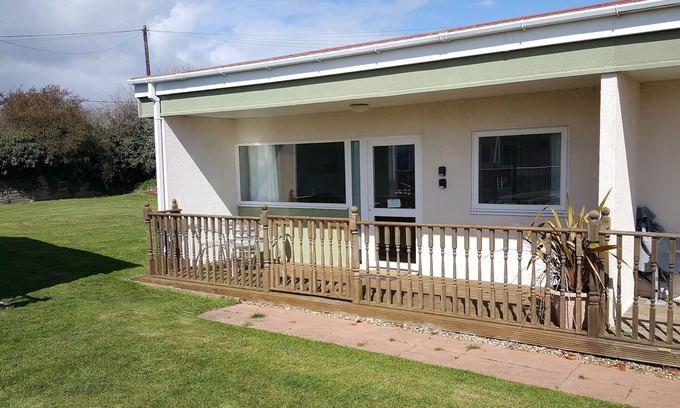 Bacton Ski Chalet | 'AMANECER' - Modern two-bedroomed chalet located on Rainbows End Park, Bacton.