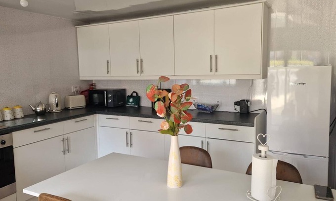 Langley Moor Cottage | Amani 2-bed Bungalow - Sleeps 4 - Pet Friendly