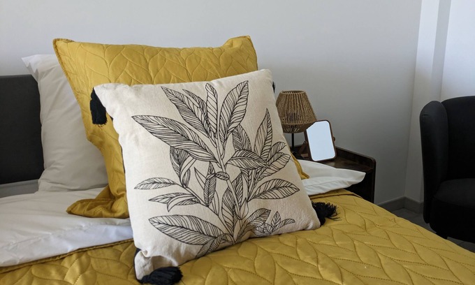 Feteira Hotel | AMARELO the YELLOW room
