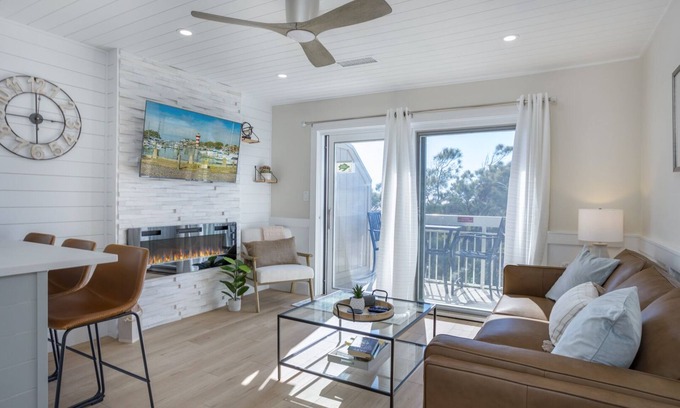 North Forest Beach Villa | Amazing 1-bd Beach Villa, best location Hilton Head Island -Heart of the Island!