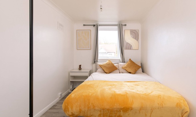 Selhurst Apartment | Amazing 1 Bedroom Flat with Free Parking