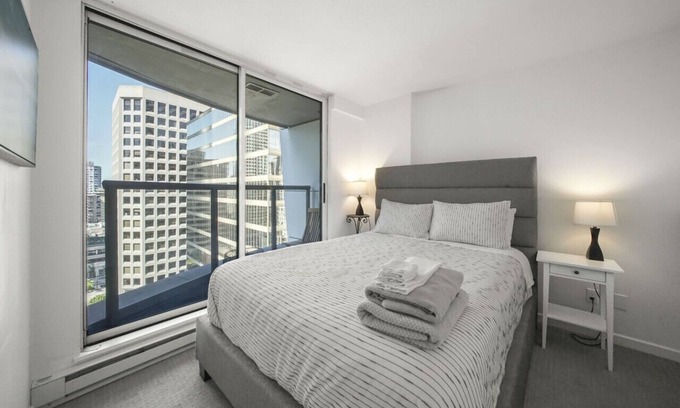 Coal Harbour Condo | Amazing 1 bedroom in Coal Harbour