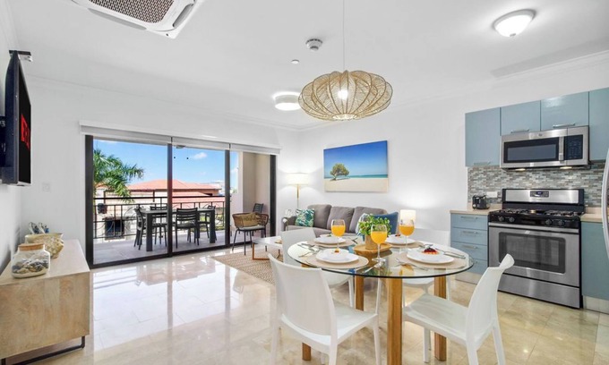 Washington Condo | Amazing 1BR1BA Condo with Balcony @ Great Location