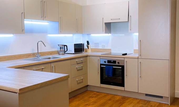 Gascoigne House | Amazing 2 bed flat with BALCONY