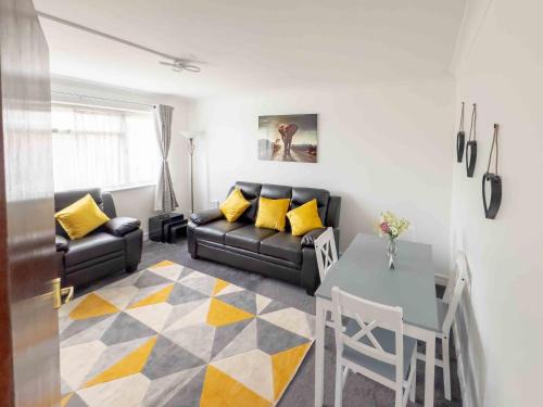 Greenwich Apartment | Amazing 2 Bedroom Apartment With Parking