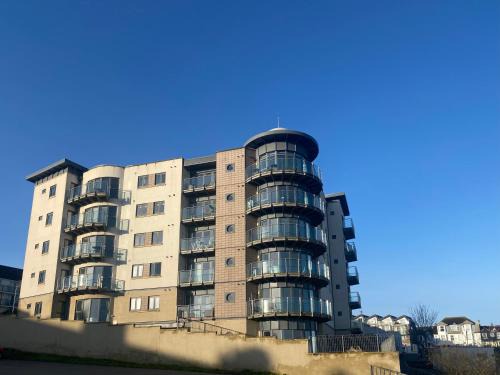 Newquay Apartment | Amazing 2-bedroom apartment with lovely sea views