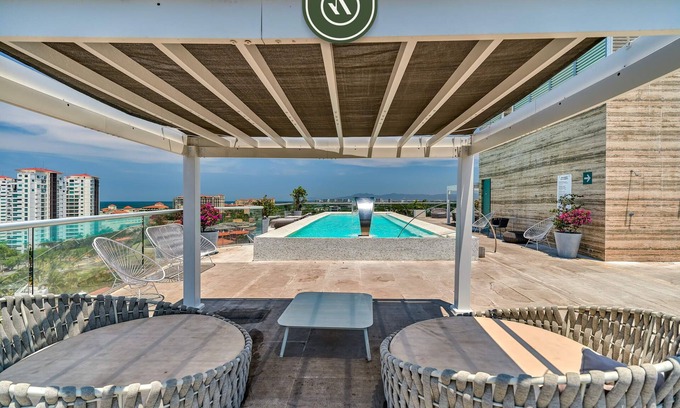 Isla Iguana Apartment | Amazing 2 BR Condo - Marina - Rooftop Pool - Gym