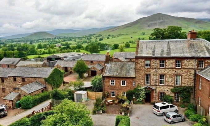 Dufton Apartment | Amazing 2BD Apartment -Upper floors of Dufton Hall