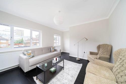 Upper Edmonton Apartment | Amazing 2BR Flat Near Tottenham Stadium