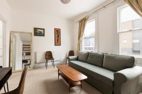 Ladywell House | Amazing 3-Floor 2BR Flat 8min Lewisham Stn