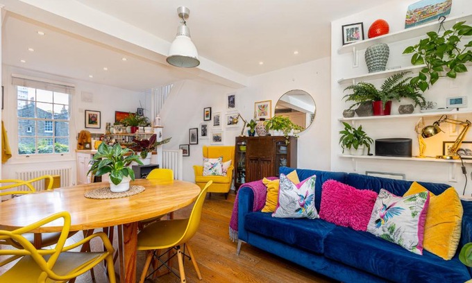 St. Dunstan's House | Amazing 3-Storey 2BR House, Patio, 5 min Limehouse