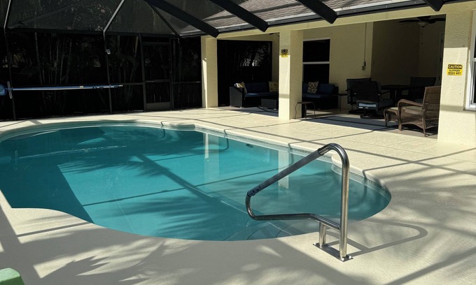 Port Saint Lucie House | Amazing and spacious home. 4be2Bth, and beautiful screened private pool.